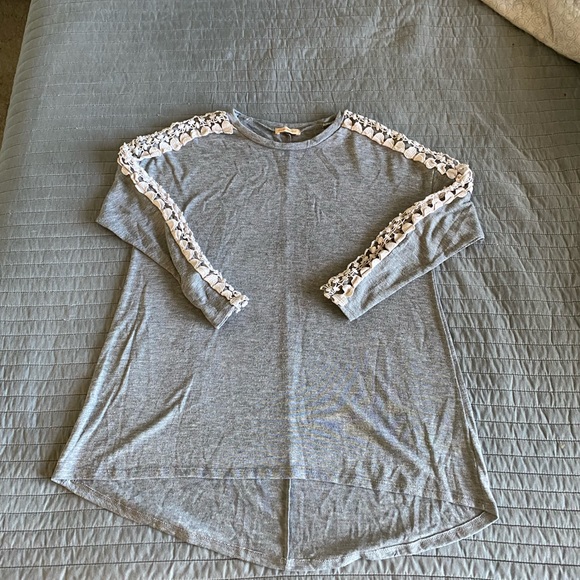 2 for $25 Gray Lace Sleeve thin sweater - Picture 1 of 4